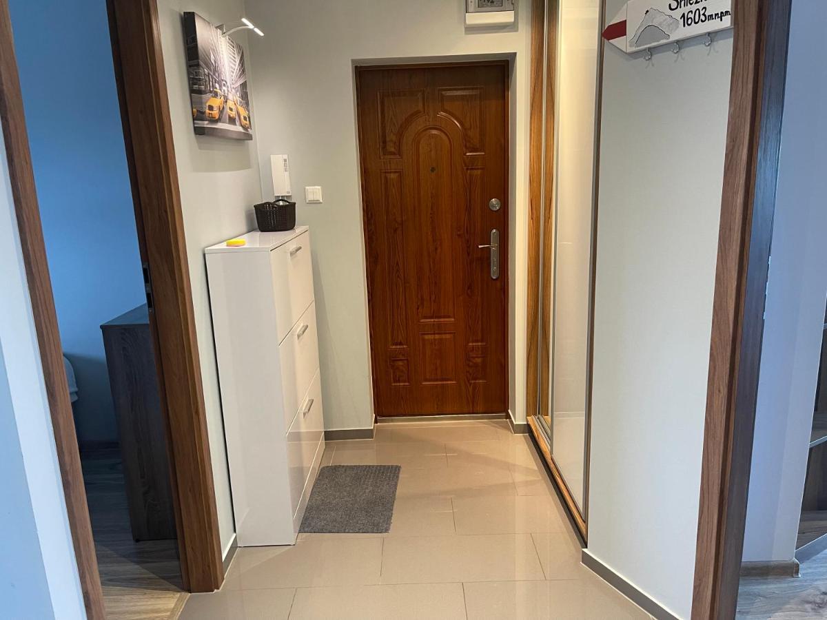 Apartament Z Widokiem เยเลเนียกูรา ภายนอก รูปภาพ